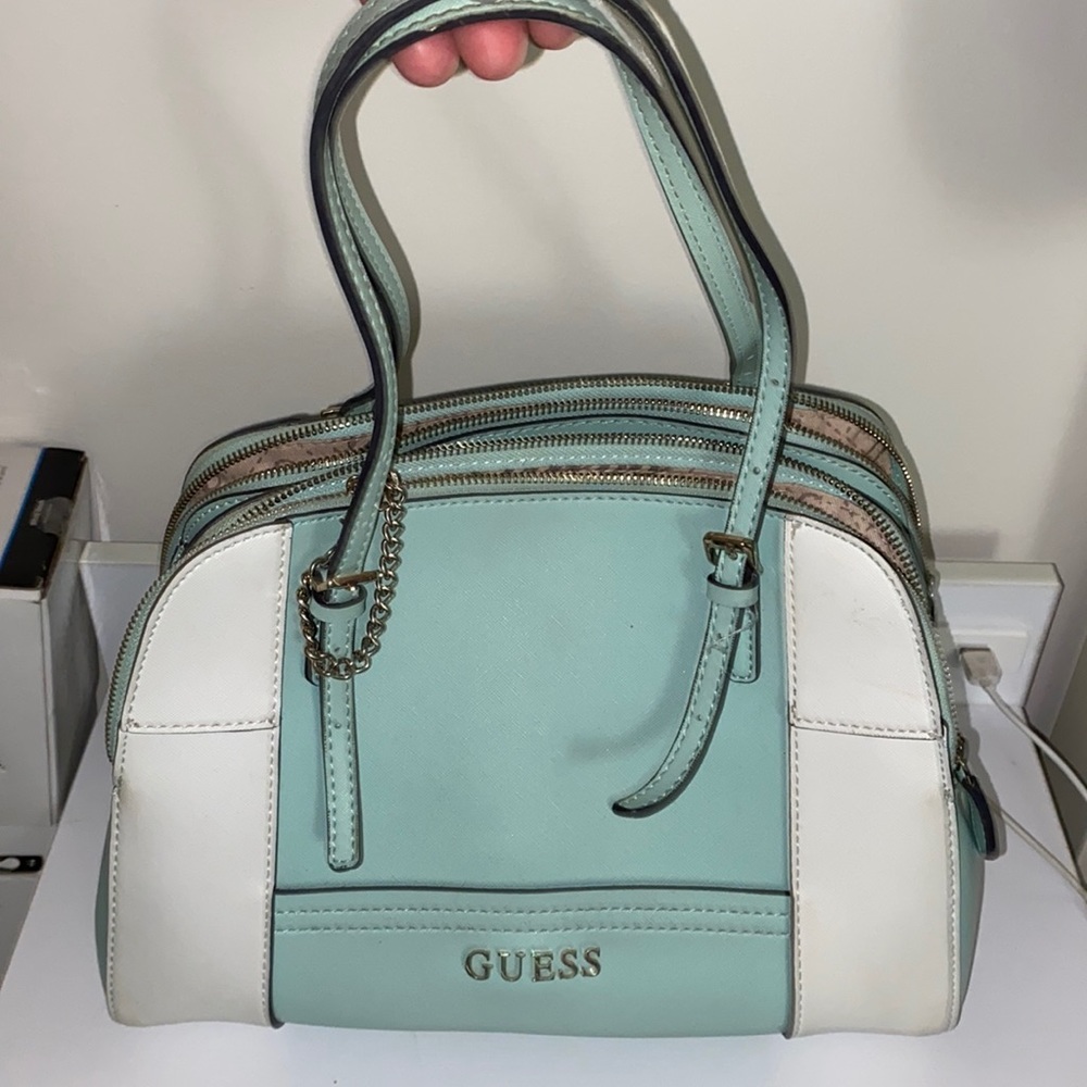 Mint Guess purse